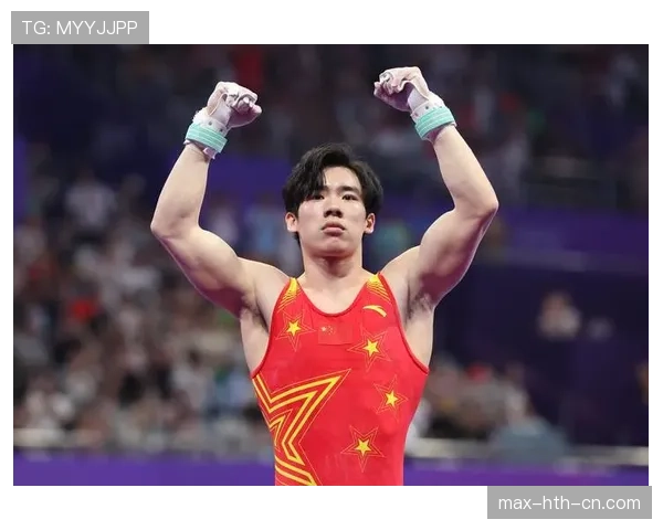 张博恒训练完随手啃鸡腿的样子，真不像管自己吃喝比管命还严的体操人