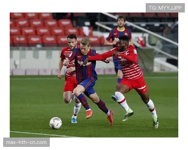 德容与哈维在传控体系中的角色定位及中场掌控力差异解析