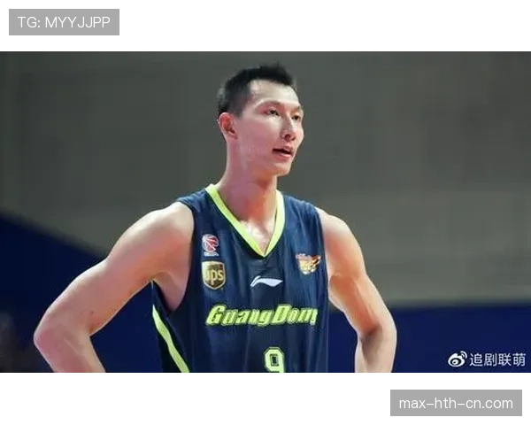 无语，易建联随手披的一件外套能让我吃一个月方便面